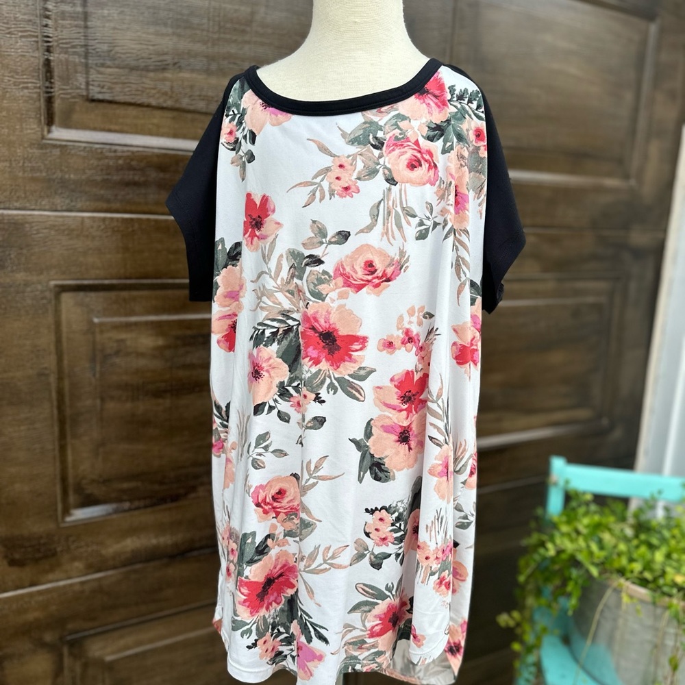 Full Circle Trends floral top.